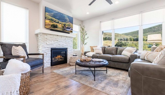 Charming Family Townhome Near Park City and Concierge!