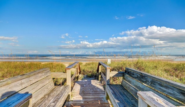 Charming Family Retreat w/Ocean View Sandpiper Loop - 95076