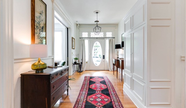 Charming Fan District Getaway