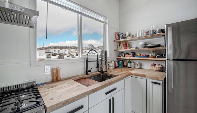 Charming farm stay in a tiny home on Monture Creek
