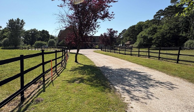 Charming Farm Stay in Dorset. Cozy Self Catering Apartment with scenic views.