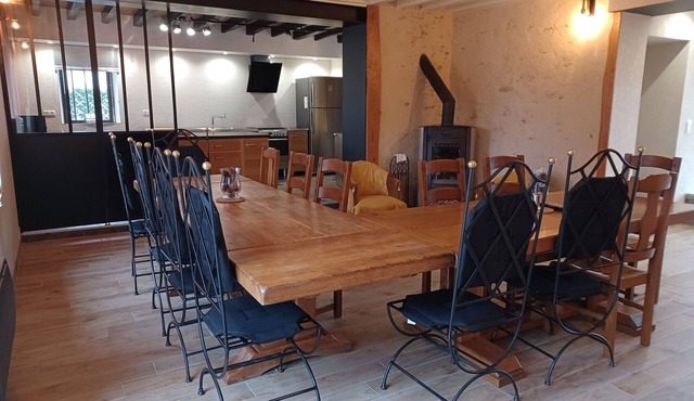 Charming Farmhouse: Pool, Kids' Zone, Modern Amenities, Close to Le Mans & Nature