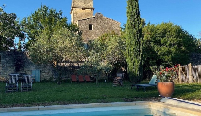 Charming farmhouse newly refurbished and medieval tower near Avignon and Arles