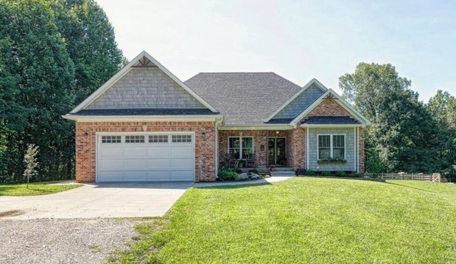 Charming farmhouse and homestead in the middle of 80 wooded acres