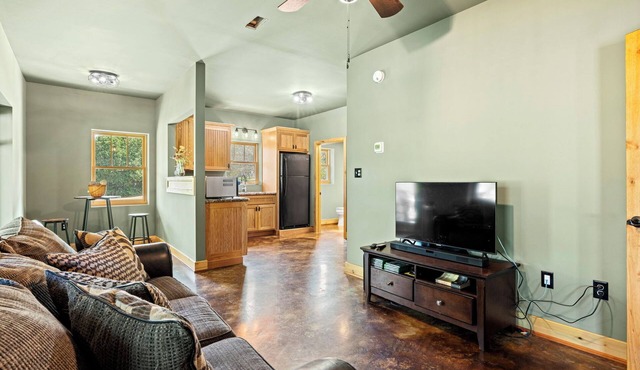 Charming Farmhouse in Montoursville with Hot Tub + Wi-Fi