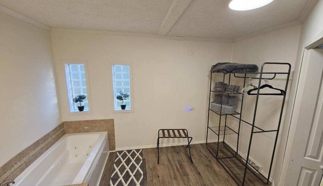 Charming farmhouse with 3 bedrooms and WiFi, AC in enchanting Rutherfordton