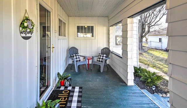 Charming Farmhouse < 1/2 Mile to AU Campus!