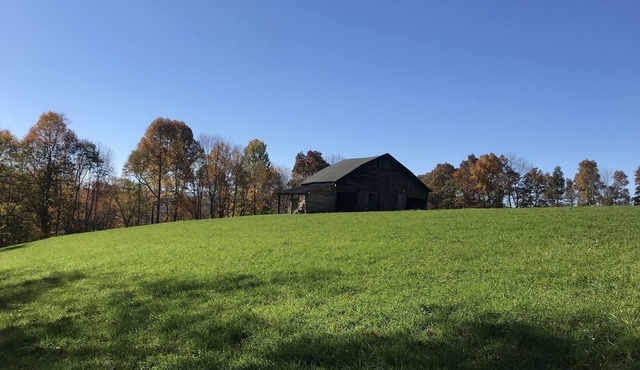 Charming farmhouse-60 acres w/trails firepits creek close to Dolly and Canaan
