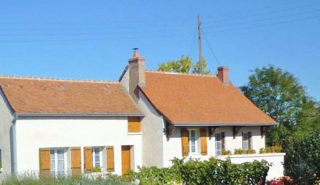 Charming Farmhouse Close to Historic Amboise - Sleeps 4, Fully Equipped, Ideal for Loire Valley Explorers