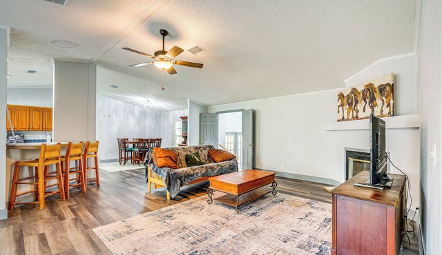 Charming Farmhouse in Morriston w/Fenced Yard