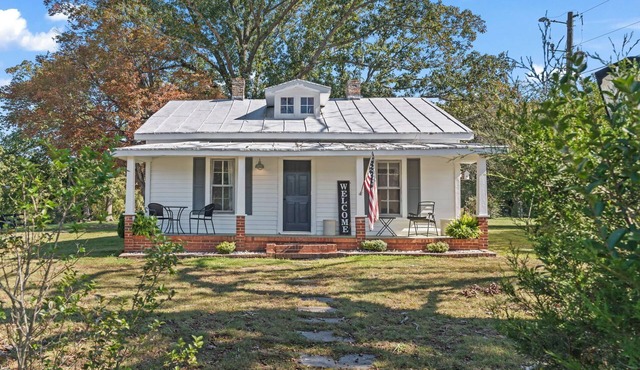 Charming Farmhouse in Mineral, conveniently located near Short Pump & Lake Anna