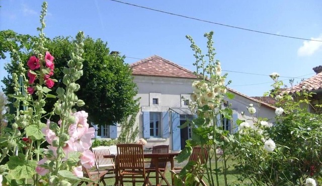 CHARMING FARMHOUSE IN SOUTH FRANCE YVIERS (CHALAIS)