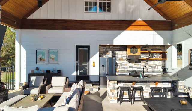 Charming farmhouse in welcoming Four Oaks with highland Cattle, pool and spa