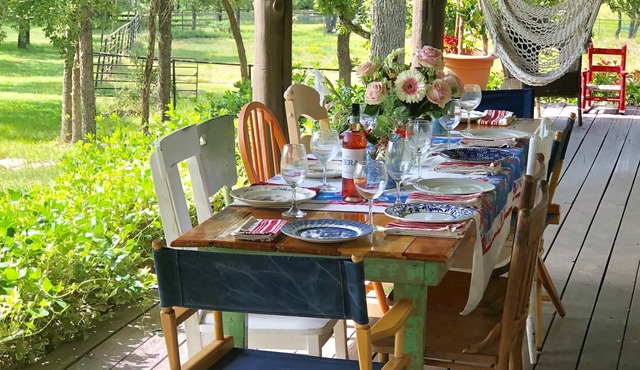 Charming Farmhouse Near Round Top sleeps 9
