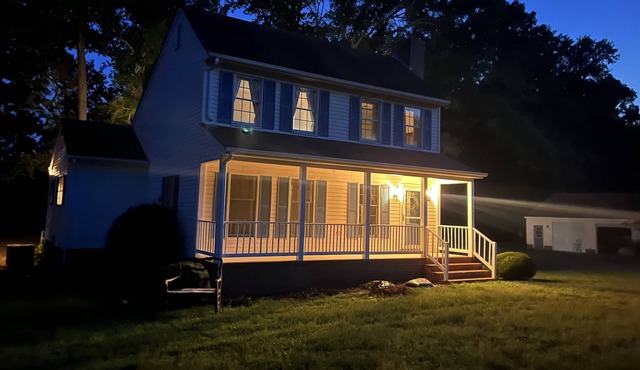 Charming Farmhouse on a Pond - pet friendly!