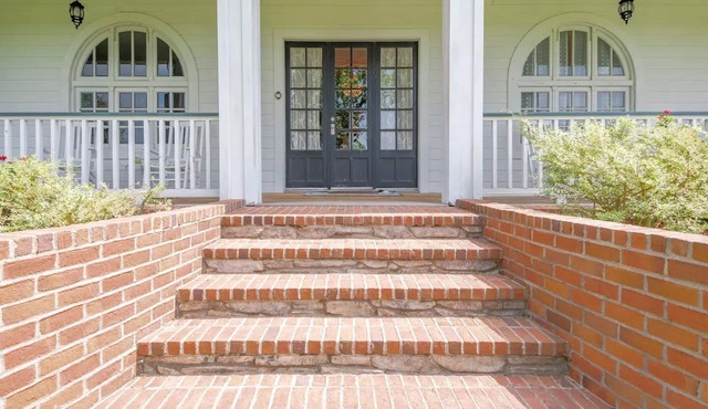 Charming Farmhouse on 11 acres