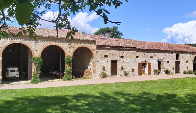 Charming farmhouse Pool table, garden & fireplace Canal du Midi