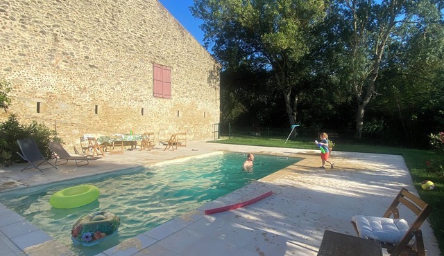 Charming farmhouse surrounded by nature with salt-water pool near Toulouse