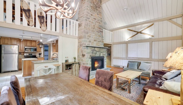 Charming Farmhouse in Lake Naomi