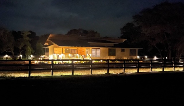 Charming farmhouse with 4 bedrooms and WiFi, AC in lovely Rock Island