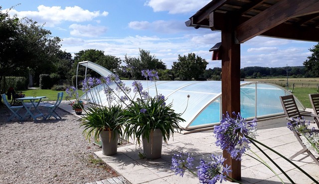 Charming Farmhouse with Pool, Garden, and Play Areas in Vallons-de-l'Erdre