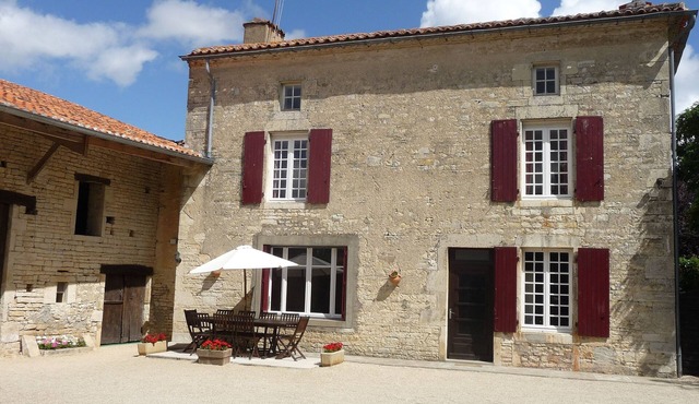 Charming Farmhouse With Pool And Play-barn great for Families