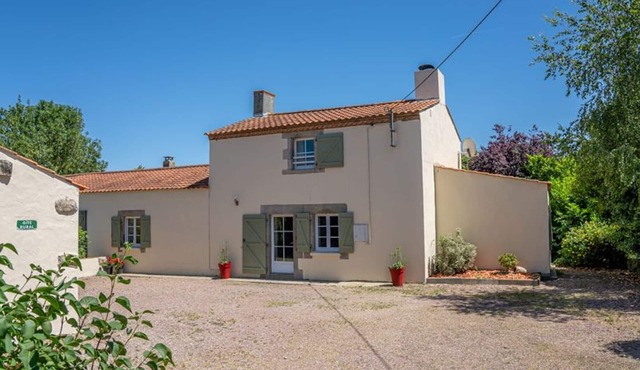 Charming Farmhouse with Garden, Terrace, and Fireplace near Froidfond Village