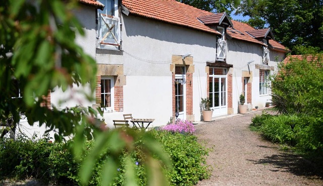Charming farmhouse with garden and fireplace in Gouise