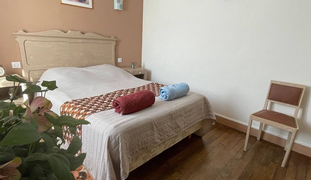 Charming farmhouse with garden near Lake Eguzon