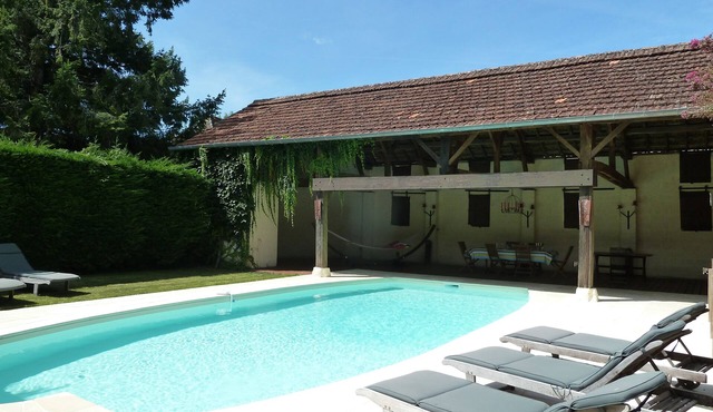 Charming farmhouse with pool in the heart of Perigord near Dordogne river