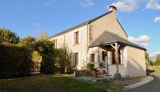 Charming Farmhouse with Private Garden, Terrace & Large Courtyardn8 p/3 bedrooms
