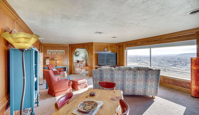 Charming Farmington Home ~ 16 Mi to Aztec Ruins!