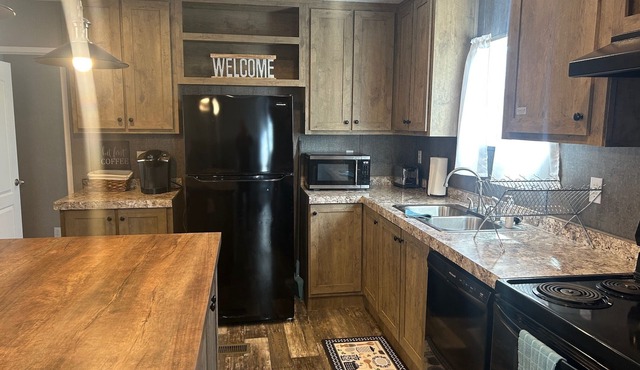 Charming Fenced 3-BR house in serene Easley close to Swamp Rabbit Trail