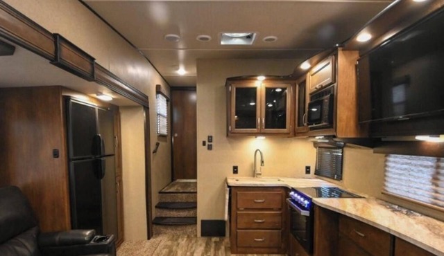 Charming Fifth Wheel Getaway in Tahlequah