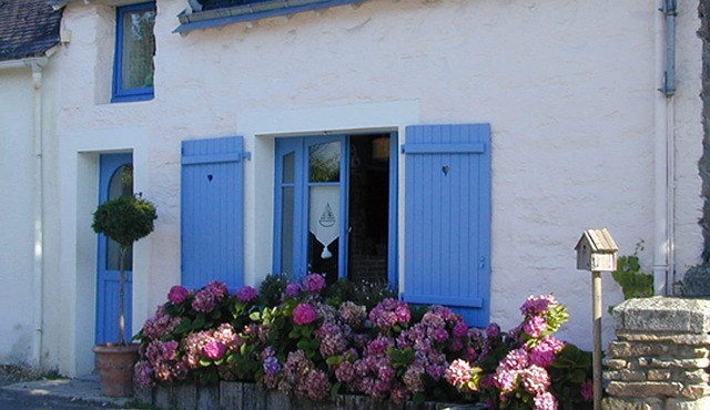 CHARMING FISHER'S HOUSE 300 m FROM THE SEA