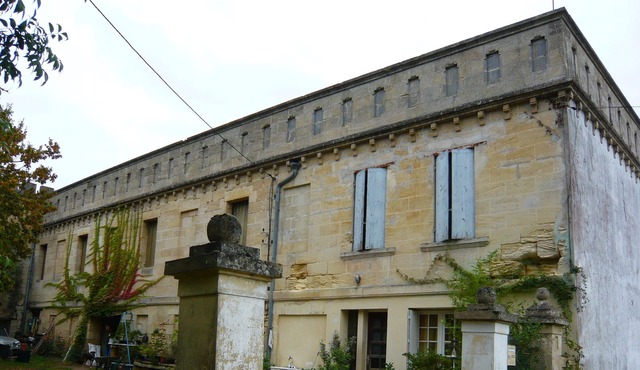 Charming flat with terrace on an organic chateau property just outside Bordeaux