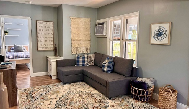Charming Florida Cottage - close to downtown, beach, Las Olas, airport!