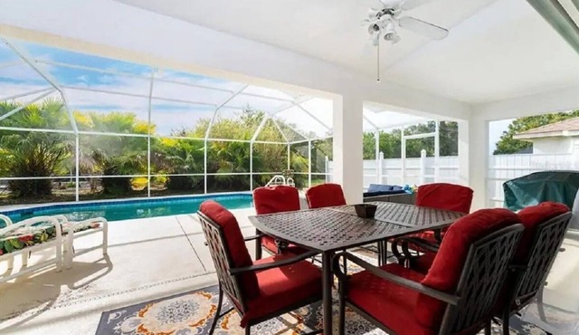 CHARMING FLORIDA GETAWAY 3BDR HOME WITH A POOL