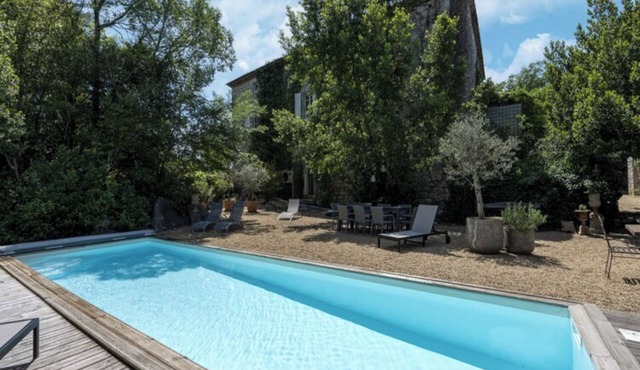 Charming former farm with a swimming pool