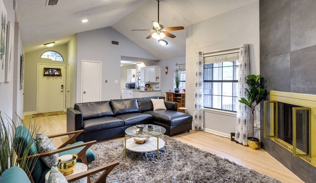 Charming Fort Worth Home - 12 Mi to Downtown!