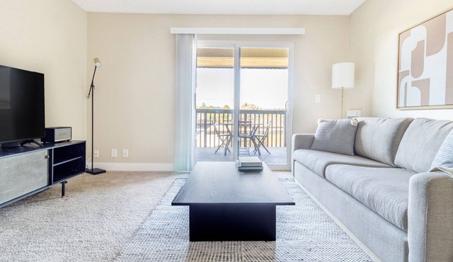 Charming Foster City 2BR w/Gym, Pool, W/D, near highways, by Blueground