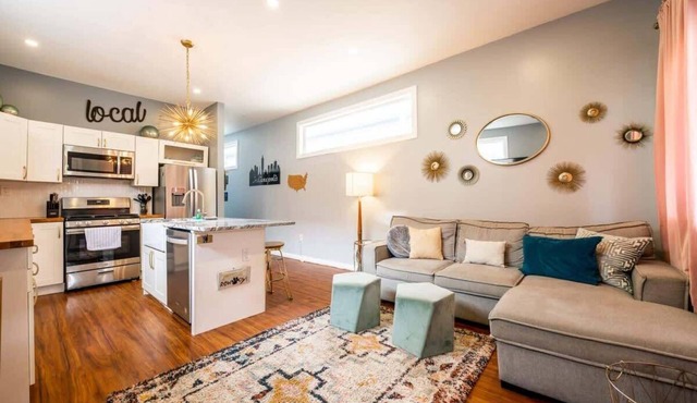 Charming Fountain Square Home, 2 Bedroom, BBQ