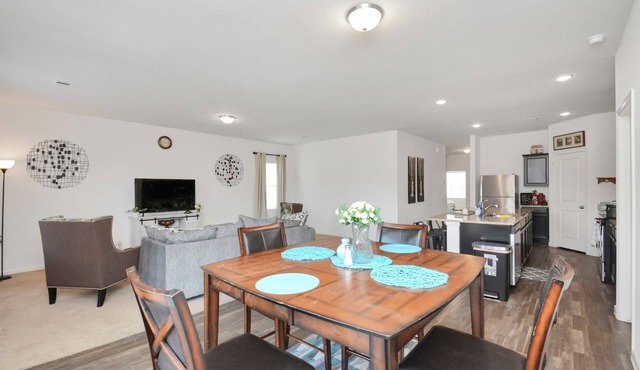 CHARMING FOUR BEDROOMS BROOKSHIRE/KATY HOUSE WITH GYM.