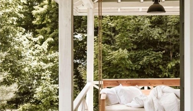 Charming Four Seasons Lake Front Renovated Cottage in Bala, Moon River Muskoka