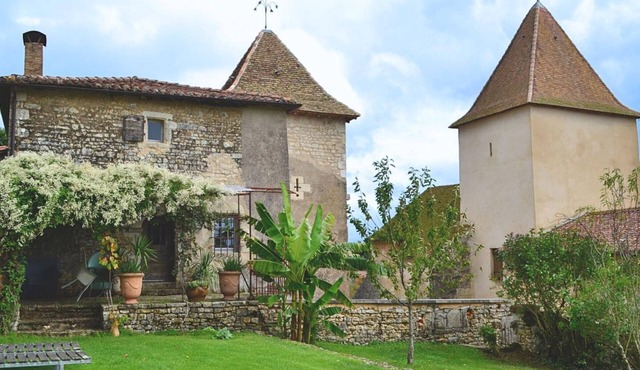 Charming Restored 15th-Century Priory with Modern Comfort, Fireplace, and Private Garden