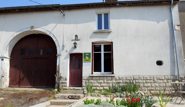 Charming Countryside Cottage with Garden, Fireplace, and Baby Equipment, Pets Welcome!