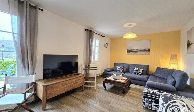 Charming Cottage in Black Périgord with WiFi and Parking