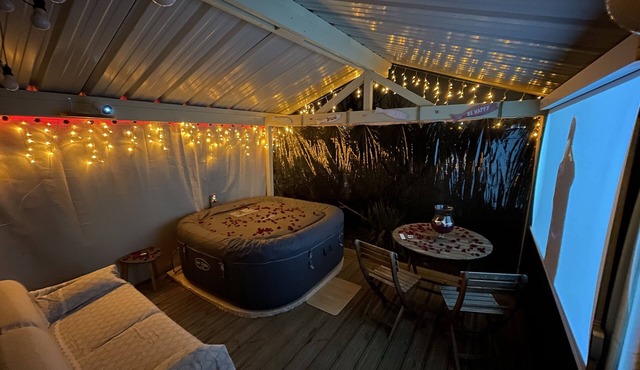 Charming chalet on an island 30min from Paris