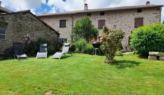 Charming renovated farmhouse, large garden, 8 bedrooms