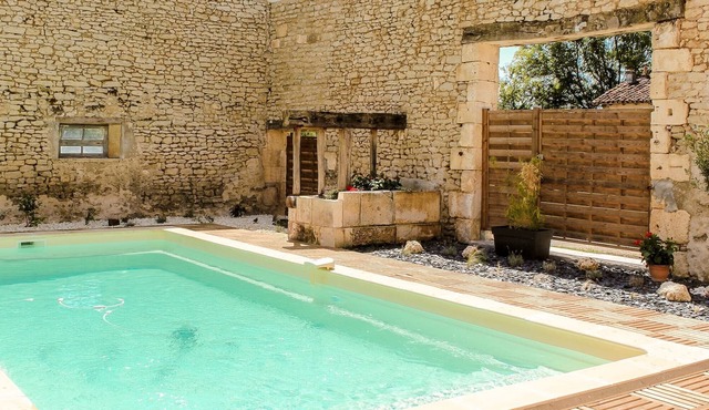 Charming holiday home in Aquitaine with Swimming Pool